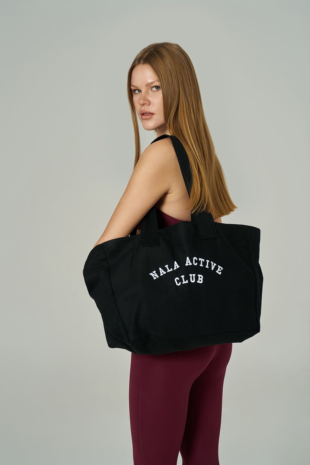 Ǹala Active Club Tote Bag